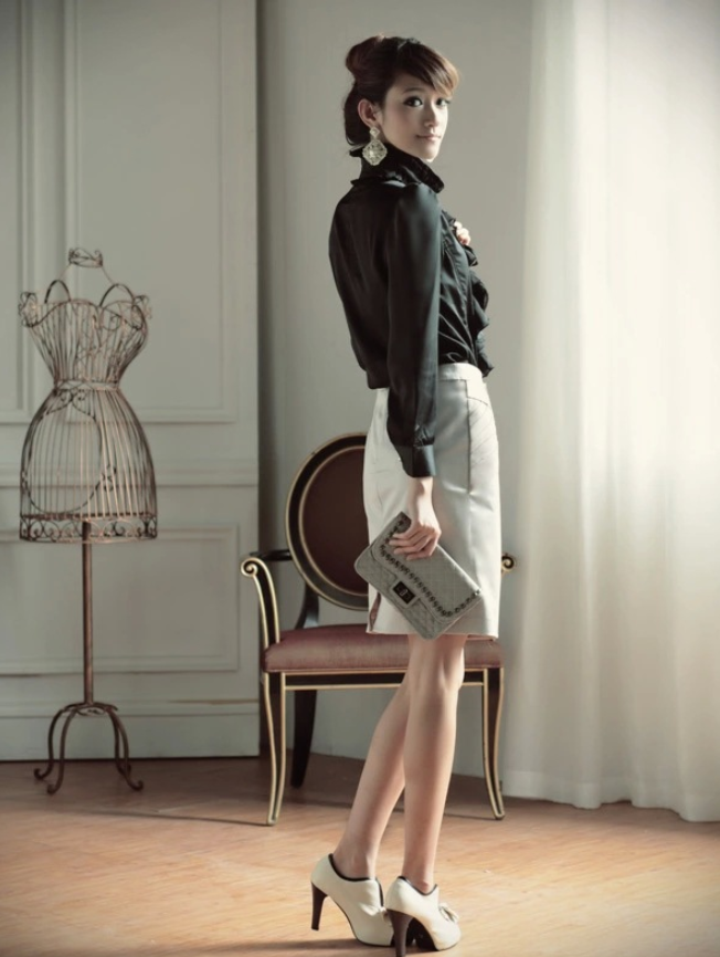 Elegance Redefined Long-sleeved chiffon shirt